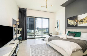 Business Bay Apartment With Stunning Views